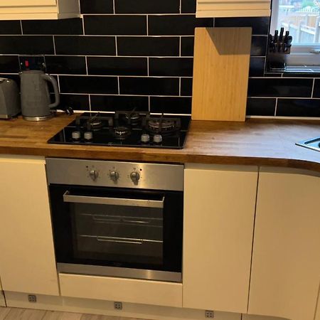One Bedroom Apartment In Walsall Sleeps 4 Free Wifi By Villazu Bloxwich Exteriör bild