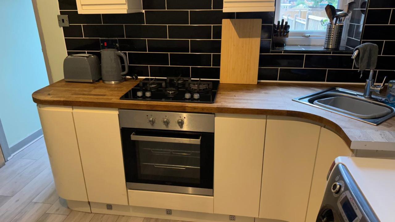 One Bedroom Apartment In Walsall Sleeps 4 Free Wifi By Villazu Bloxwich Exteriör bild