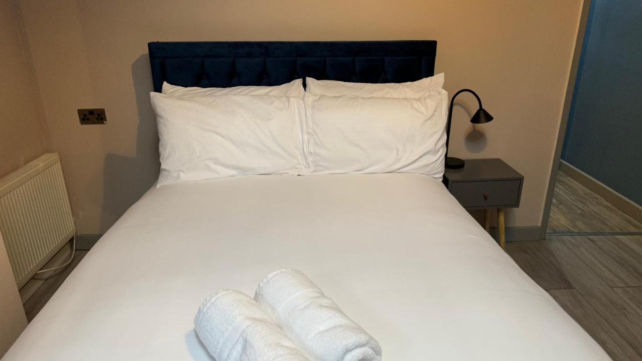 One Bedroom Apartment In Walsall Sleeps 4 Free Wifi By Villazu Bloxwich Exteriör bild
