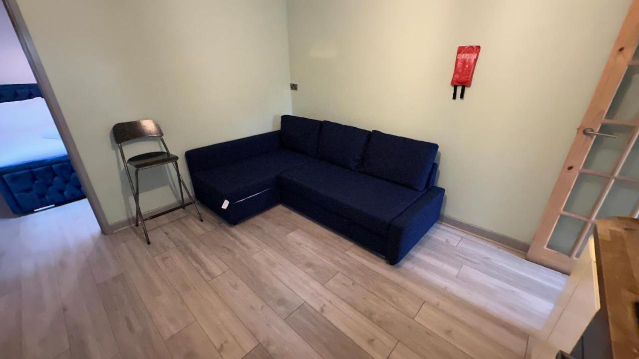 One Bedroom Apartment In Walsall Sleeps 4 Free Wifi By Villazu Bloxwich Exteriör bild