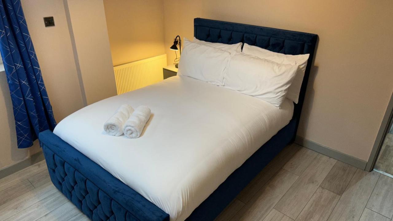 One Bedroom Apartment In Walsall Sleeps 4 Free Wifi By Villazu Bloxwich Exteriör bild